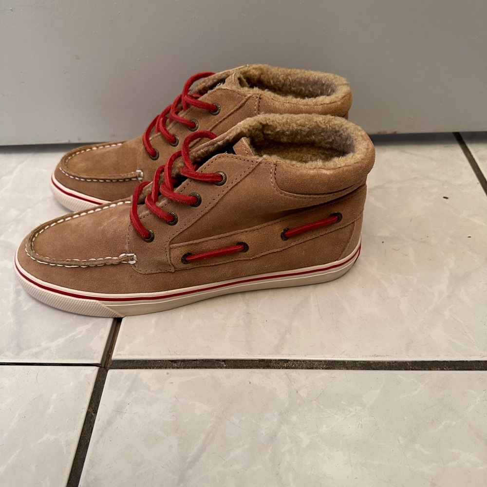 Sperry - Picture 2 of 2